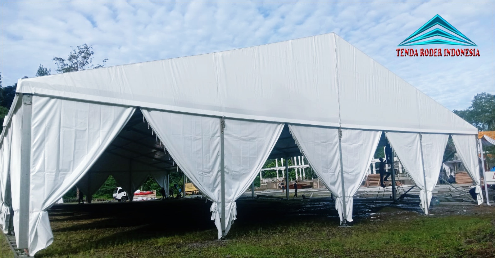 Lantai Roder Rental Tenda Roder Tutup Pvc Putih Fleksible Dan Elegan Jakarta